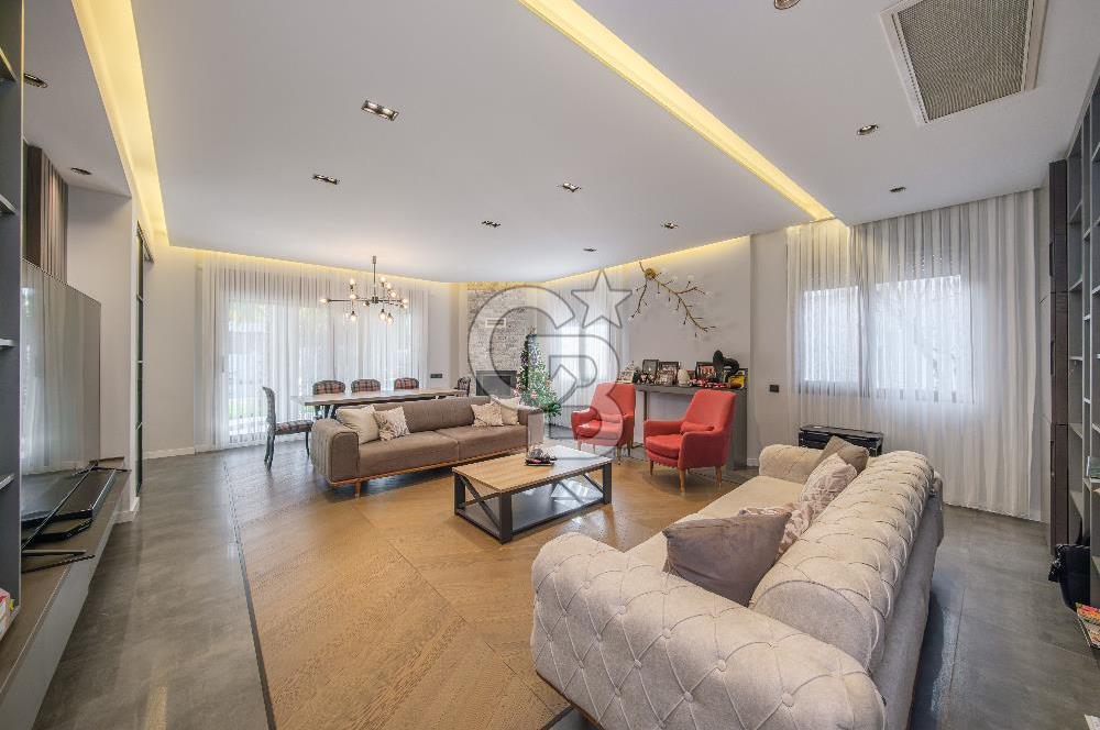 SASALI ÜÇ KONAKLAR SİTESİ’NDE HAVUZ CEPHELİ SATILIK 5+1 VİLLA