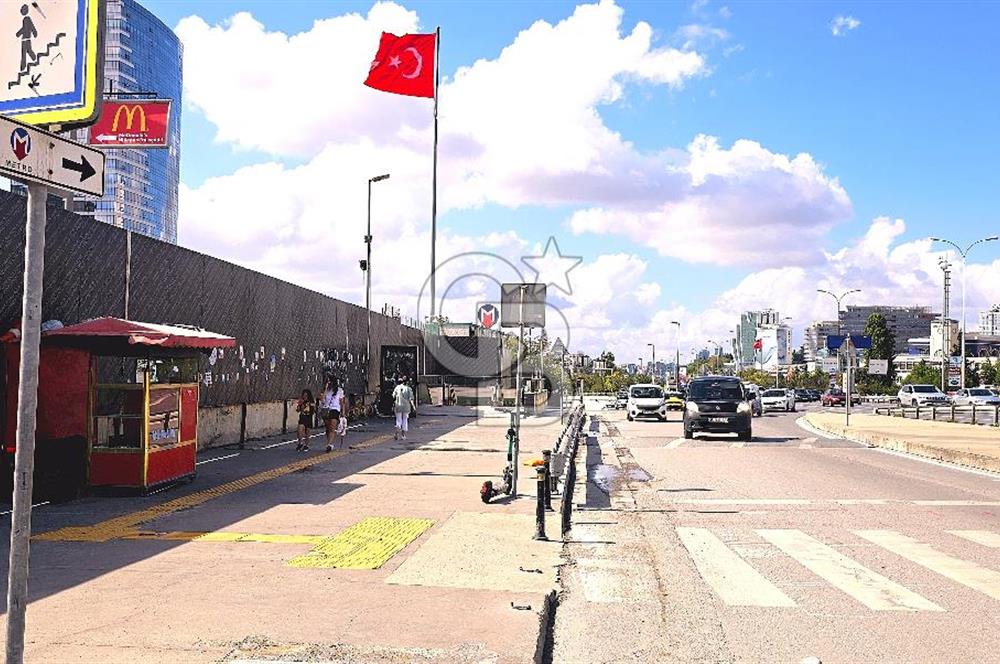 KÜÇÜKYALI NİDAPARK KOMŞU METROYA YÜRÜME MESAFESİNDE BENZERSİZ TAM EŞYALI 100m2 3+1 DAİRE FIRSATI