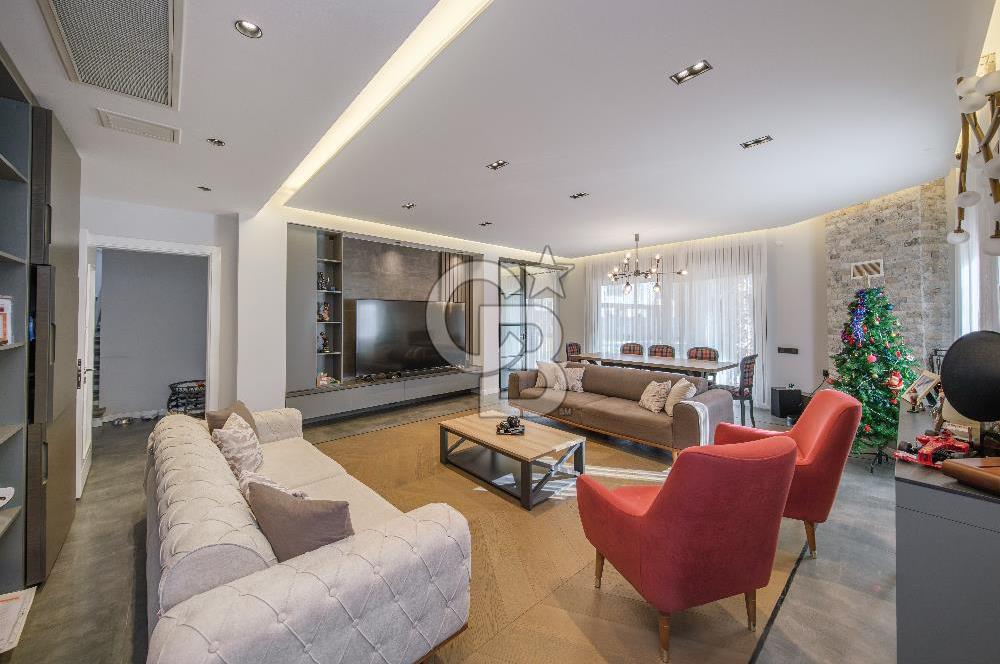 SASALI ÜÇ KONAKLAR SİTESİ’NDE HAVUZ CEPHELİ SATILIK 5+1 VİLLA