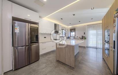 SASALI ÜÇ KONAKLAR SİTESİ’NDE HAVUZ CEPHELİ SATILIK 5+1 VİLLA