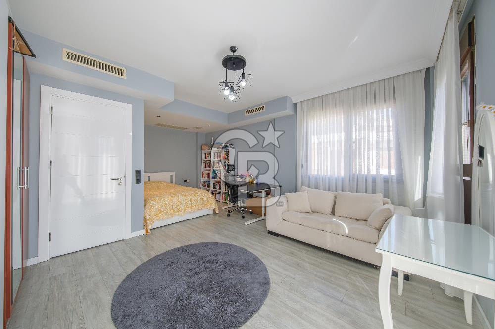 SASALI ÜÇ KONAKLAR SİTESİ’NDE HAVUZ CEPHELİ SATILIK 5+1 VİLLA