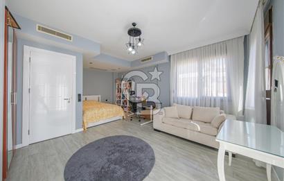 SASALI ÜÇ KONAKLAR SİTESİ’NDE HAVUZ CEPHELİ SATILIK 5+1 VİLLA