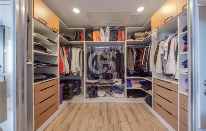 SASALI ÜÇ KONAKLAR SİTESİ’NDE HAVUZ CEPHELİ SATILIK 5+1 VİLLA