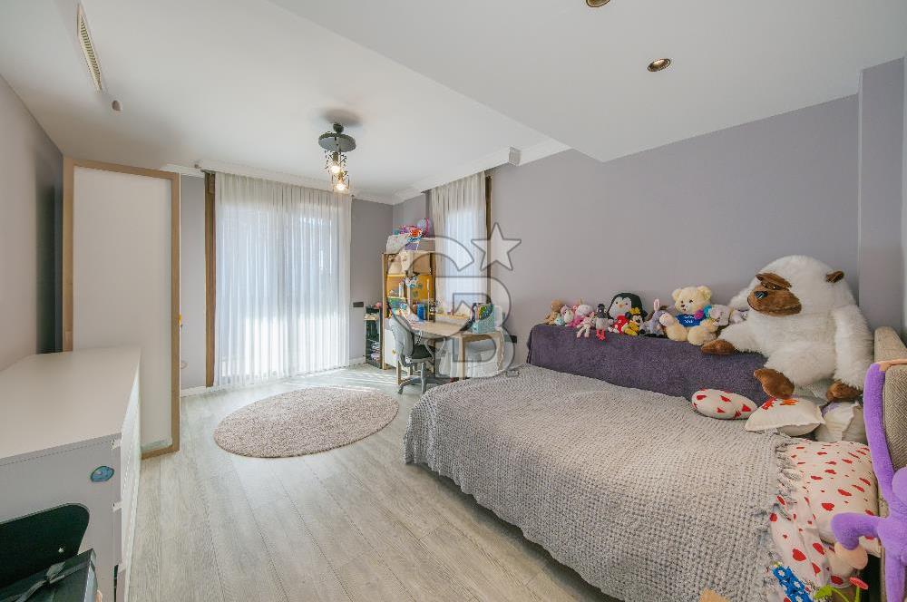 SASALI ÜÇ KONAKLAR SİTESİ’NDE HAVUZ CEPHELİ SATILIK 5+1 VİLLA