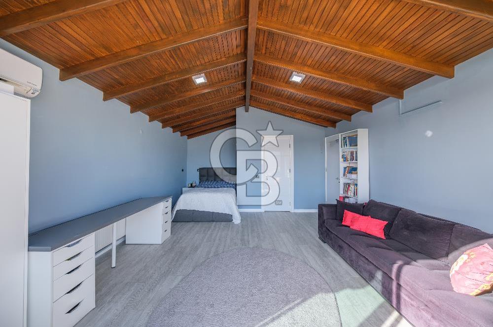 SASALI ÜÇ KONAKLAR SİTESİ’NDE HAVUZ CEPHELİ SATILIK 5+1 VİLLA