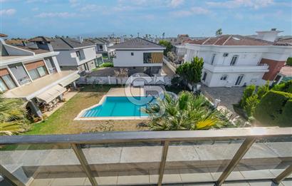 SASALI ÜÇ KONAKLAR SİTESİ’NDE HAVUZ CEPHELİ SATILIK 5+1 VİLLA