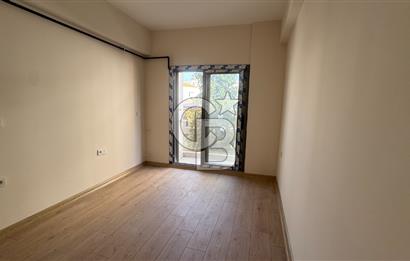 BORNOVA, KÜÇÜK PARKTA KİRALIK 1+1 DAİRE