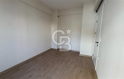 BORNOVA, KÜÇÜK PARKTA KİRALIK 1+1 DAİRE