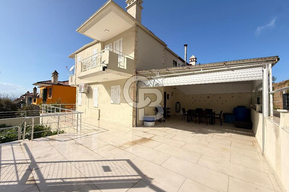 Kuşadası Yıldızcı Burnu’nda Satılık 3+1 Deniz Manzaralı Dubleks Villa