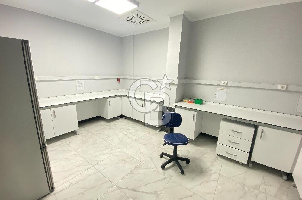 MENEMEN MERKEZDE KİRALIK İKİ CEPHELİ GENİŞ DÜKKAN