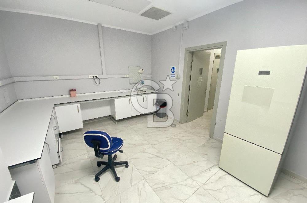 MENEMEN MERKEZDE KİRALIK İKİ CEPHELİ GENİŞ DÜKKAN