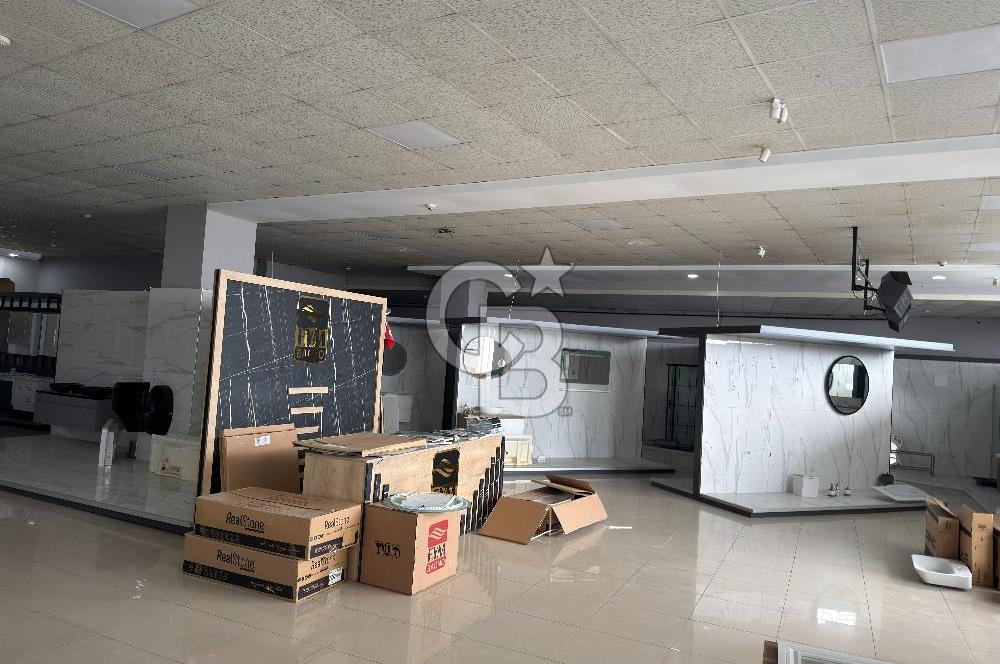 HADIMKÖY YOLU | 33 MT CEPHE | SHOWROOMLU 4.250 m² FABRİKA
