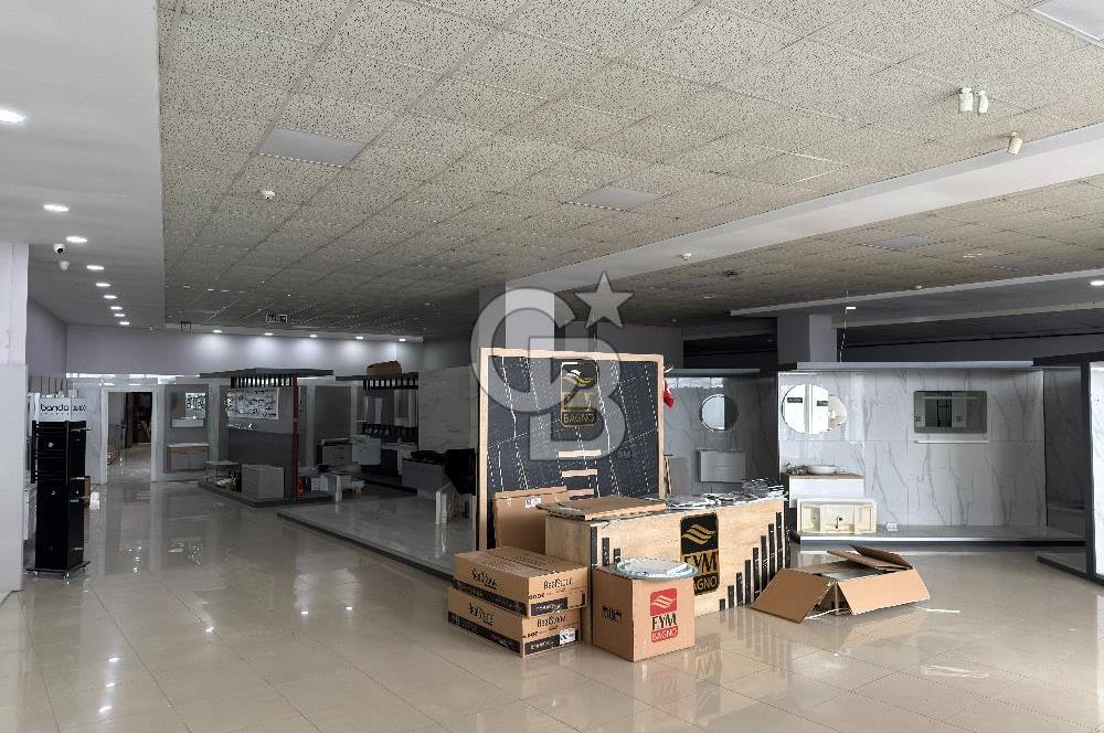 HADIMKÖY YOLU | 33 MT CEPHE | SHOWROOMLU 4.250 m² FABRİKA