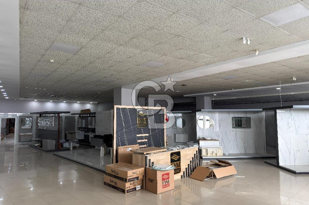 HADIMKÖY YOLU | 33 MT CEPHE | SHOWROOMLU 4.250 m² FABRİKA
