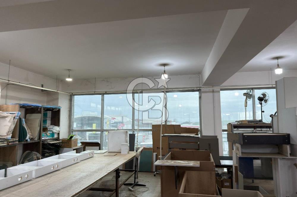 HADIMKÖY YOLU | 33 MT CEPHE | SHOWROOMLU 4.250 m² FABRİKA