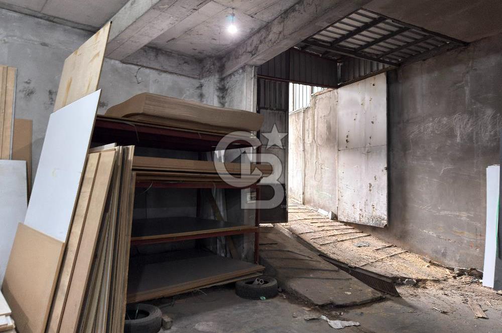 HADIMKÖY YOLU | 33 MT CEPHE | SHOWROOMLU 4.250 m² FABRİKA