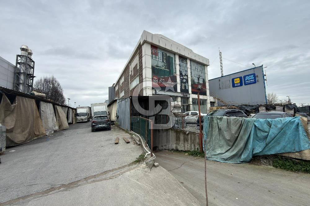 HADIMKÖY YOLU | 33 MT CEPHE | SHOWROOMLU 4.250 m² FABRİKA