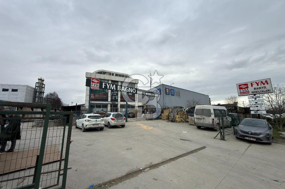 HADIMKÖY YOLU | 33 MT CEPHE | SHOWROOMLU 4.250 m² FABRİKA