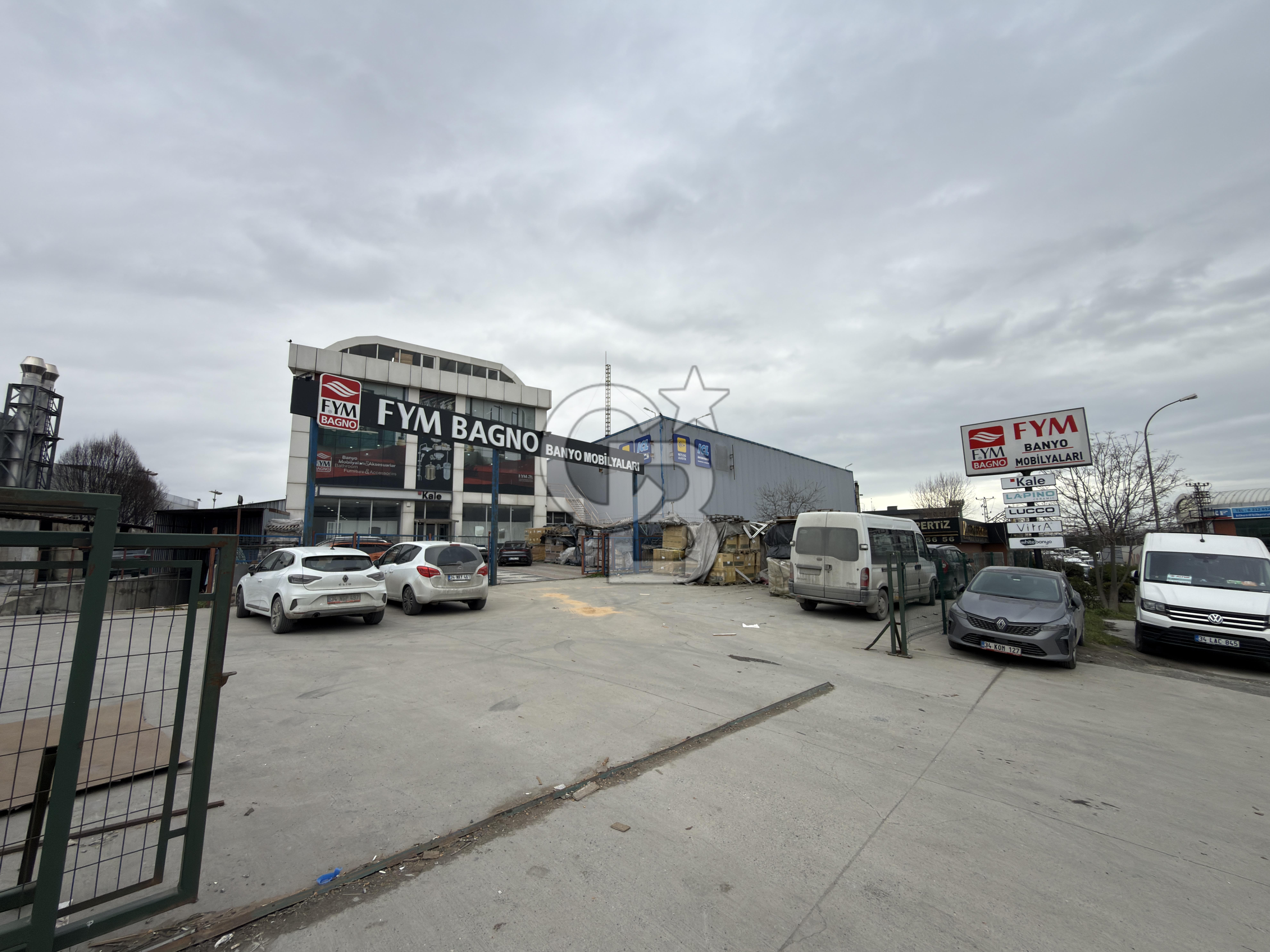 HADIMKÖY YOLU | 33 MT CEPHE | SHOWROOMLU 4.250 m² FABRİKA