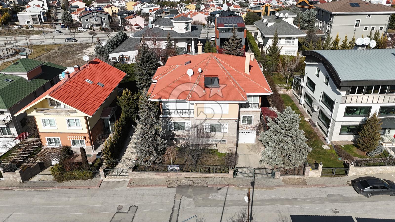 ÇAYYOLU BEYLER CADDESİ 1000m² ASANSÖRLÜ7+2 HAVUZLU SATILIK VİLLA
