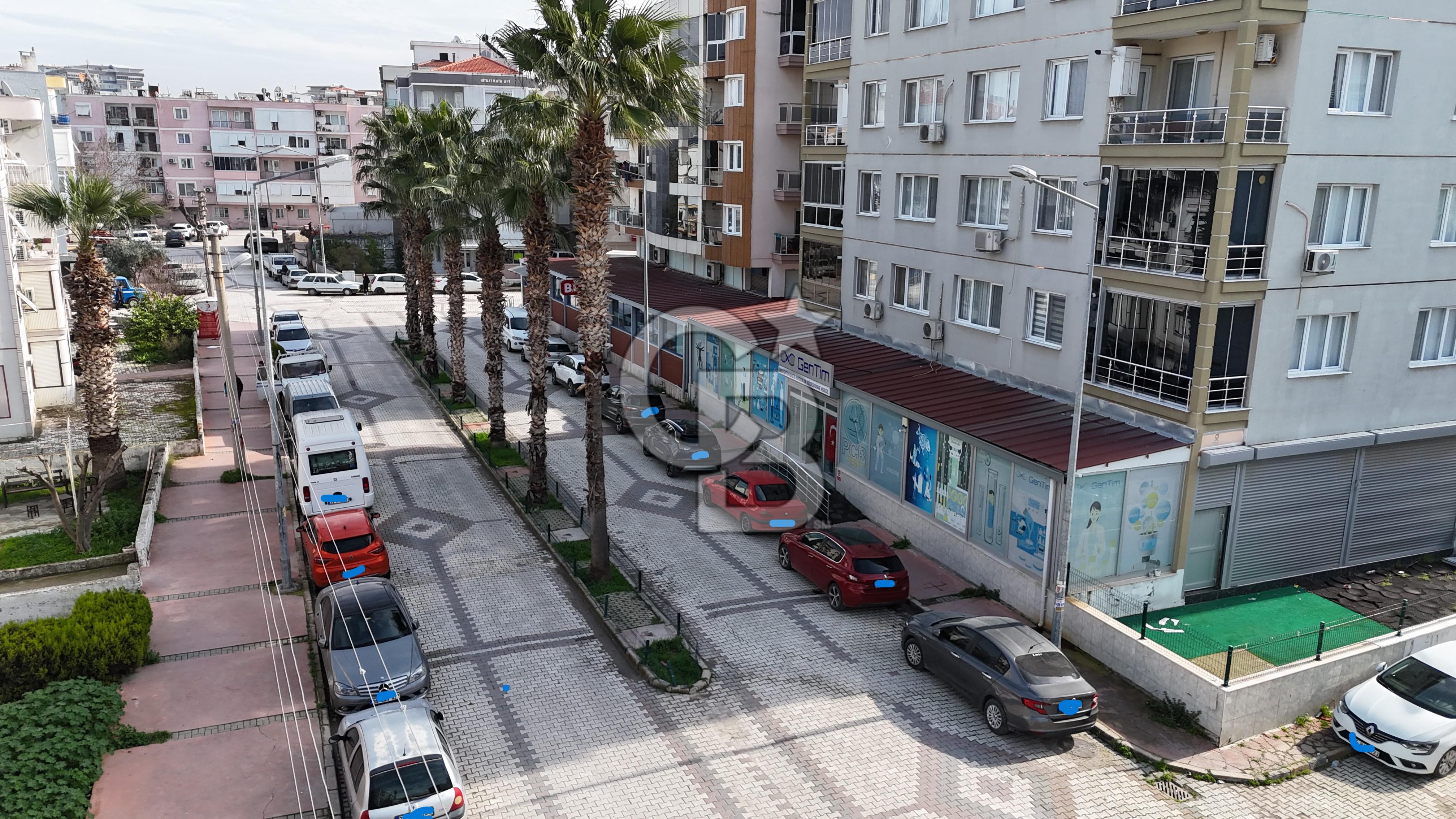 MENEMEN MERKEZDE KİRALIK İKİ CEPHELİ GENİŞ DÜKKAN