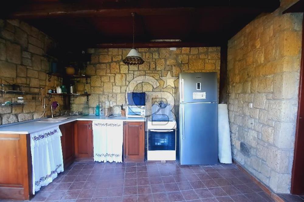 Urla Denizli Mahallesi’nde Satılık Müstakil Taş Villa | Havuzlu, Bahçeli, Hamamlı