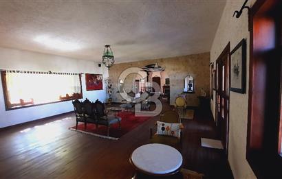 Urla Denizli Mahallesi’nde Satılık Müstakil Taş Villa | Havuzlu, Bahçeli, Hamamlı