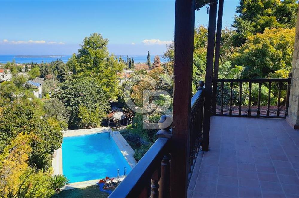 Urla Denizli Mahallesi’nde Satılık Müstakil Taş Villa | Havuzlu, Bahçeli, Hamamlı