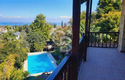 Urla Denizli Mahallesi’nde Satılık Müstakil Taş Villa | Havuzlu, Bahçeli, Hamamlı