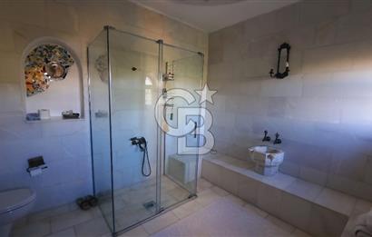 Urla Denizli Mahallesi’nde Satılık Müstakil Taş Villa | Havuzlu, Bahçeli, Hamamlı