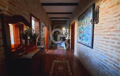 Urla Denizli Mahallesi’nde Satılık Müstakil Taş Villa | Havuzlu, Bahçeli, Hamamlı