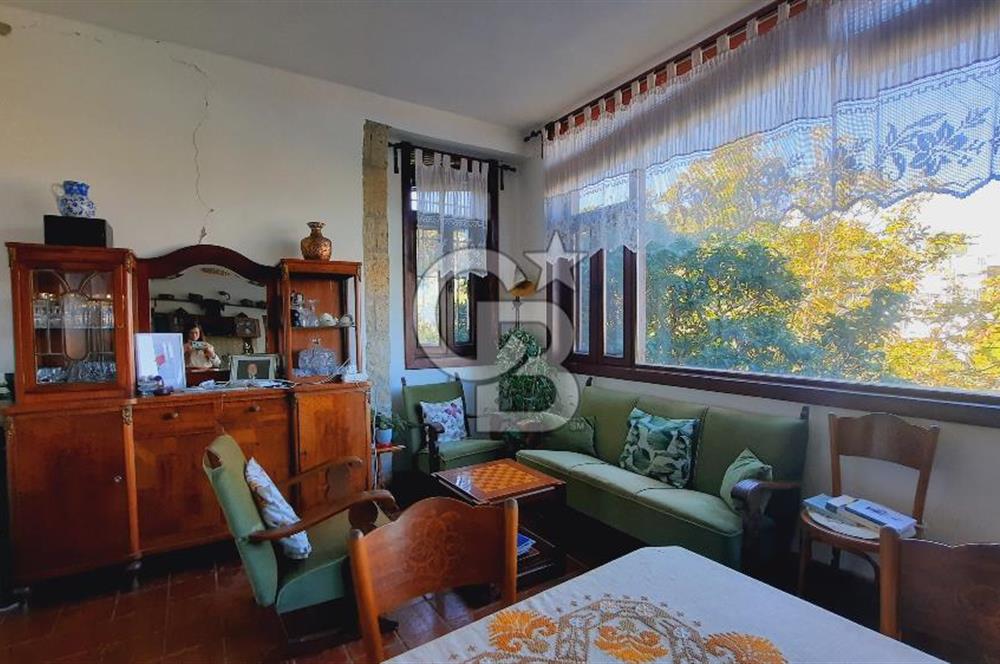 Urla Denizli Mahallesi’nde Satılık Müstakil Taş Villa | Havuzlu, Bahçeli, Hamamlı