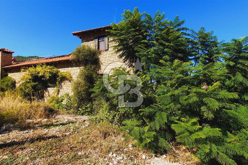 Urla Denizli Mahallesi’nde Satılık Müstakil Taş Villa | Havuzlu, Bahçeli, Hamamlı