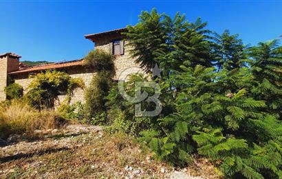 Urla Denizli Mahallesi’nde Satılık Müstakil Taş Villa | Havuzlu, Bahçeli, Hamamlı