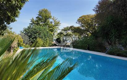 Urla Denizli Mahallesi’nde Satılık Müstakil Taş Villa | Havuzlu, Bahçeli, Hamamlı