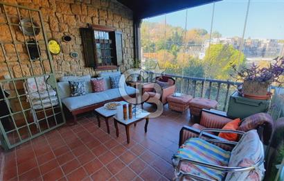 Urla Denizli Mahallesi’nde Satılık Müstakil Taş Villa | Havuzlu, Bahçeli, Hamamlı