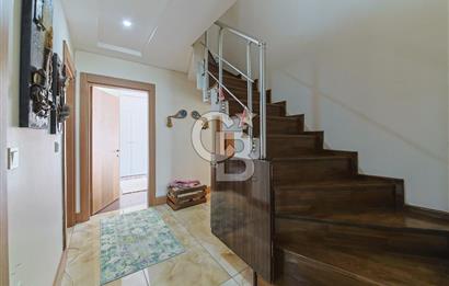 Kartaltepe'de Yüksek Tavanlı, 6+1 Dubleks Daire (Zambak Sitesi)