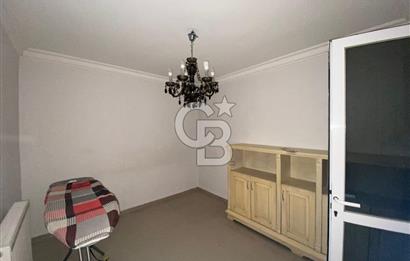 Bostanlı Merkezde,  Kiralık İş Yeri Kullanımına Uygun Daire