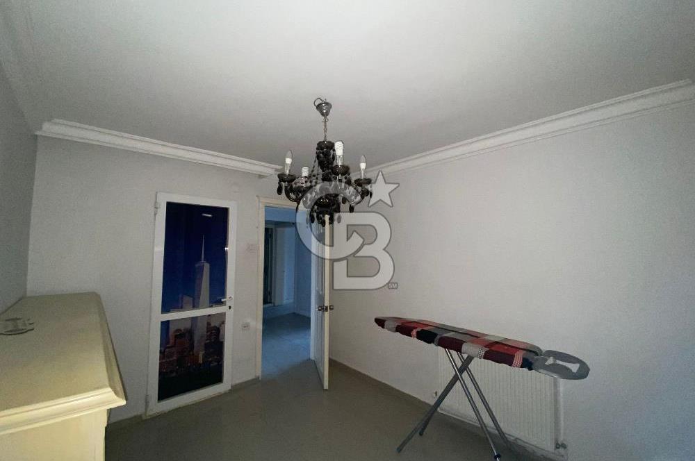 Bostanlı Merkezde,  Kiralık İş Yeri Kullanımına Uygun Daire