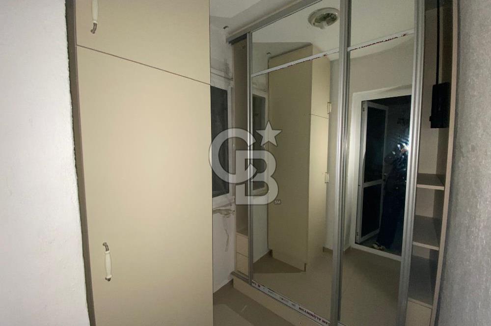 Bostanlı Merkezde,  Kiralık İş Yeri Kullanımına Uygun Daire