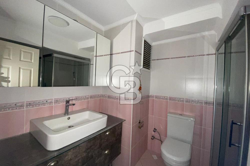 Bostanlı Merkezde,  Kiralık İş Yeri Kullanımına Uygun Daire