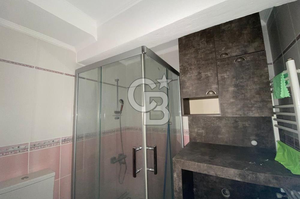 Bostanlı Merkezde,  Kiralık İş Yeri Kullanımına Uygun Daire