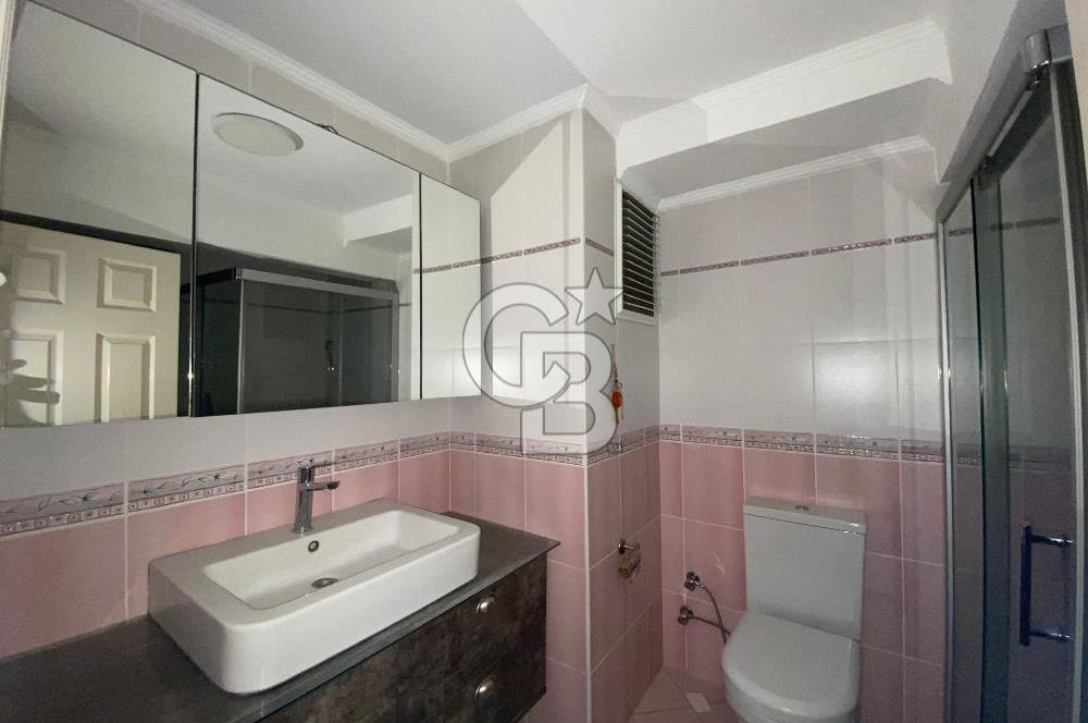 Bostanlı Merkezde,  Kiralık İş Yeri Kullanımına Uygun Daire