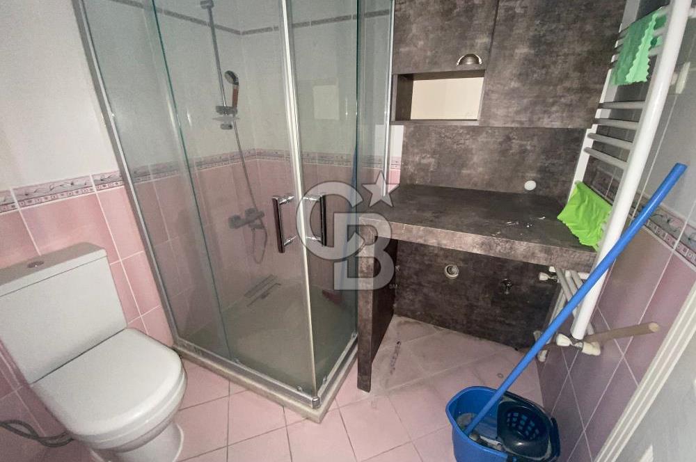 Bostanlı Merkezde,  Kiralık İş Yeri Kullanımına Uygun Daire