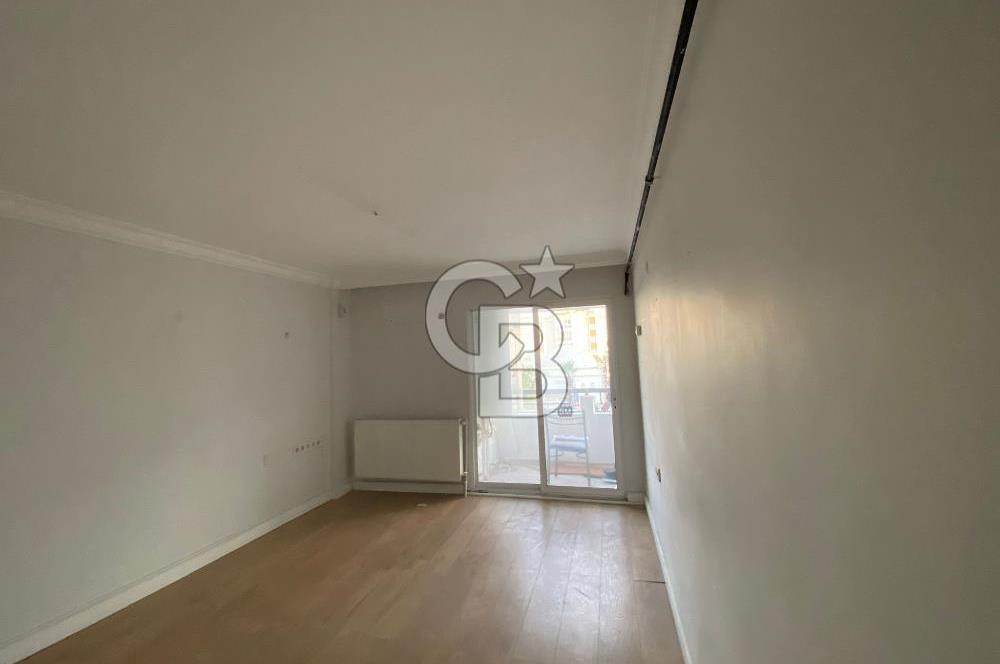 Bostanlı Merkezde,  Kiralık İş Yeri Kullanımına Uygun Daire