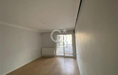 Bostanlı Merkezde,  Kiralık İş Yeri Kullanımına Uygun Daire