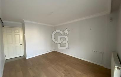 Bostanlı Merkezde,  Kiralık İş Yeri Kullanımına Uygun Daire