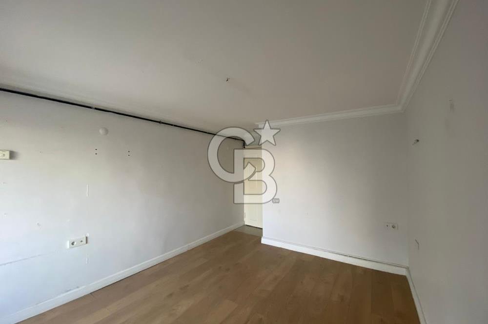 Bostanlı Merkezde,  Kiralık İş Yeri Kullanımına Uygun Daire