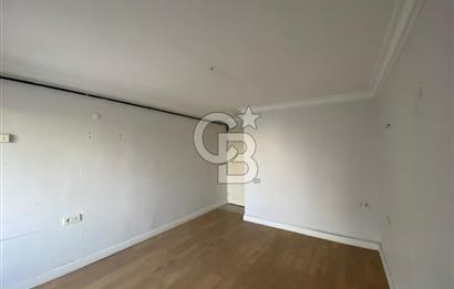 Bostanlı Merkezde,  Kiralık İş Yeri Kullanımına Uygun Daire