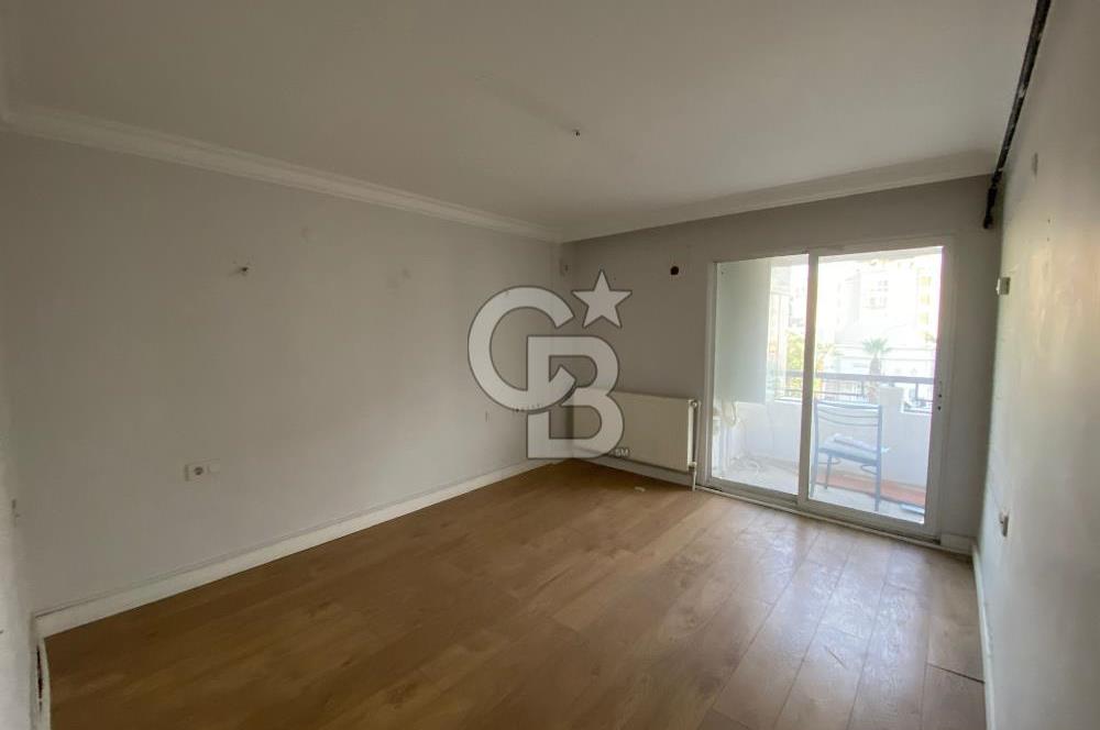 Bostanlı Merkezde,  Kiralık İş Yeri Kullanımına Uygun Daire